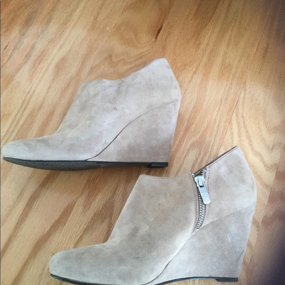 Vince camuto wedges worn once